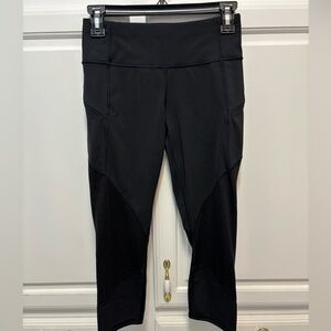 Athleta Mesh Contender Capri Black Leggings Zip Pockets Pants Women’s Size XS